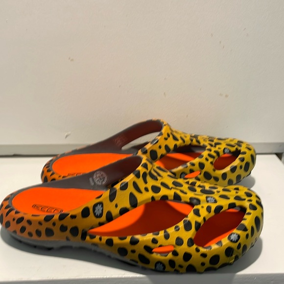 Keen Shoes - 🐆NWOT KEENS CHEETAH RAINBOW SIZE 11 CLOGS SIZE  UNISEX